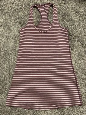 Lululemon Marron and white size 6 tank top!